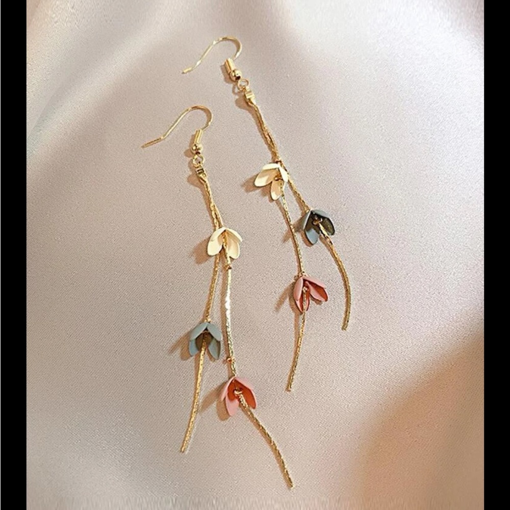 Dangle flower tassel earrings